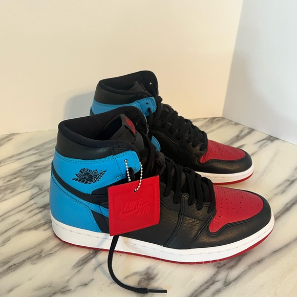 Nike Air Jordan 1 High OG UNC to Chicago - Picture 5 of 8